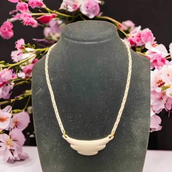 Monet White Modern 17 1/2 Inches Necklace! - Picture 1 of 7